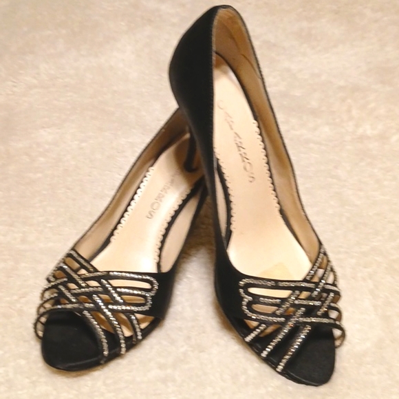 CAPARROS EVENING PUMPS - Picture 1 of 5